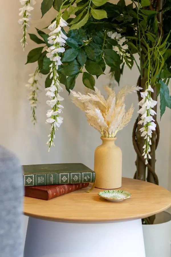 Cashel Street Hideaway 2 Bed 2 Bath Apartment Christchurch