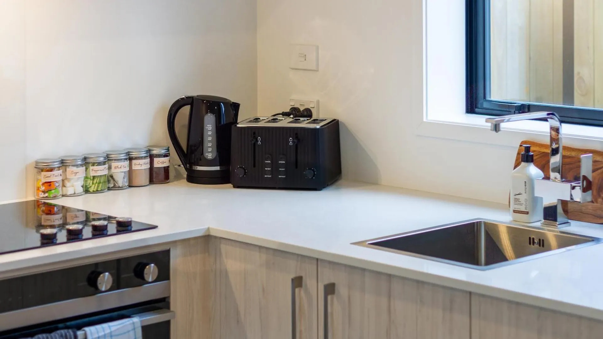 Cashel Street Hideaway 2 Bed 2 Bath Apartment Christchurch