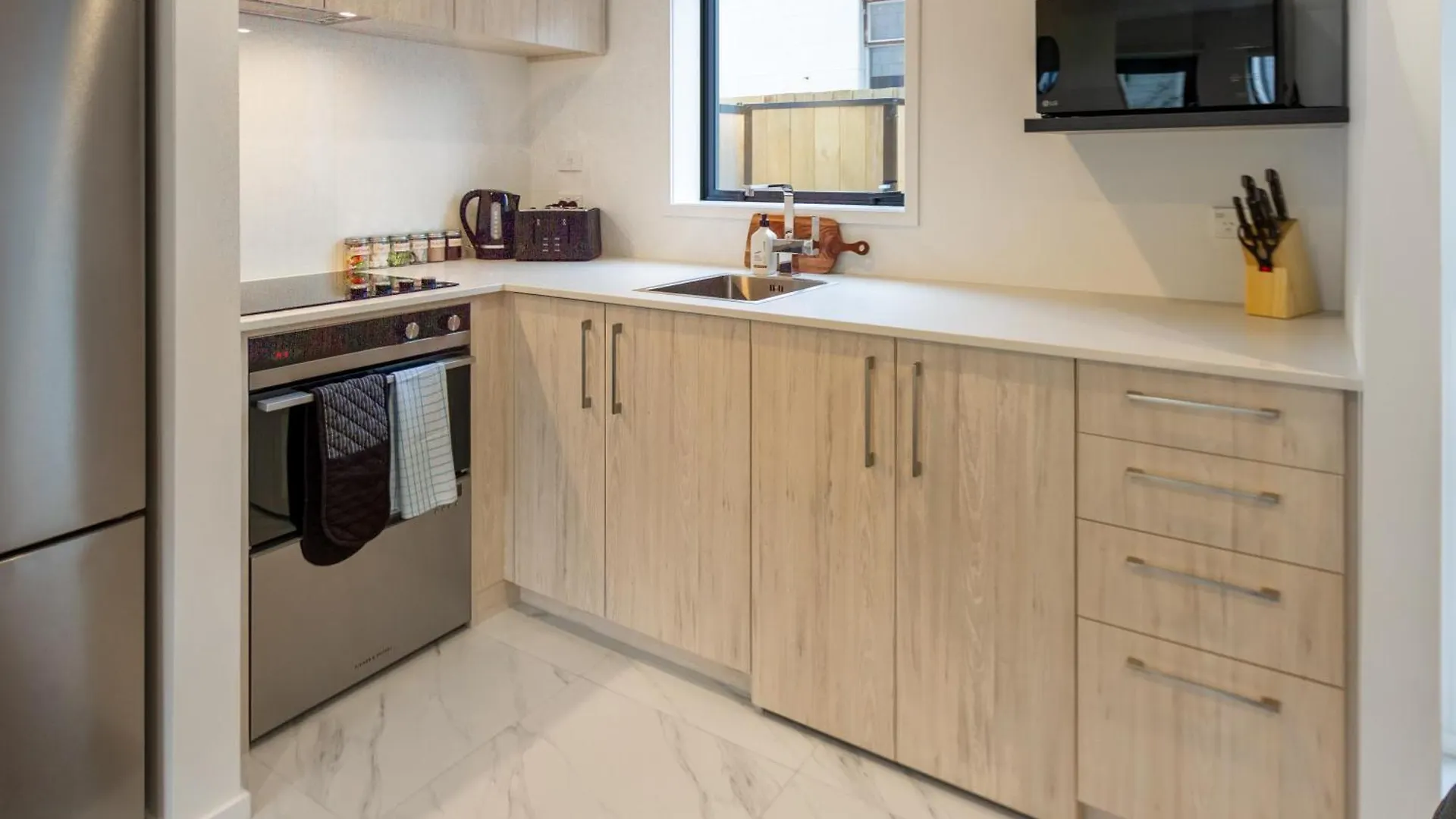 Cashel Street Hideaway 2 Bed 2 Bath Apartment Christchurch
