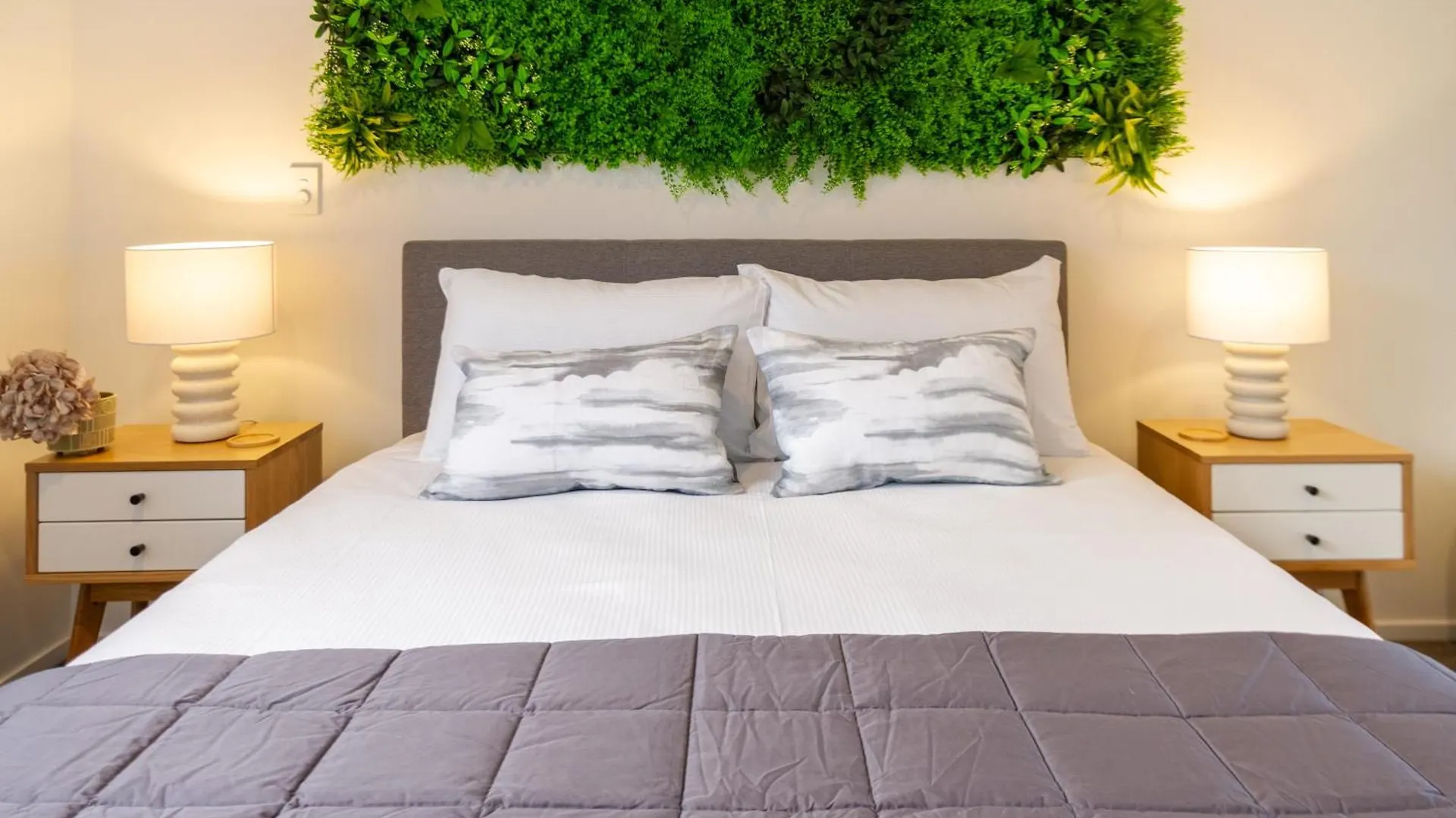 Cashel Street Hideaway 2 Bed 2 Bath Apartment Christchurch