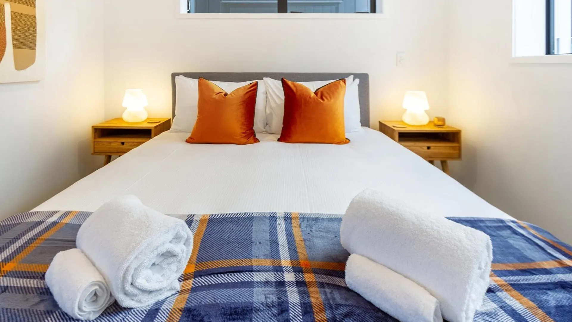Cashel Street Hideaway 2 Bed 2 Bath Apartment Christchurch New Zealand