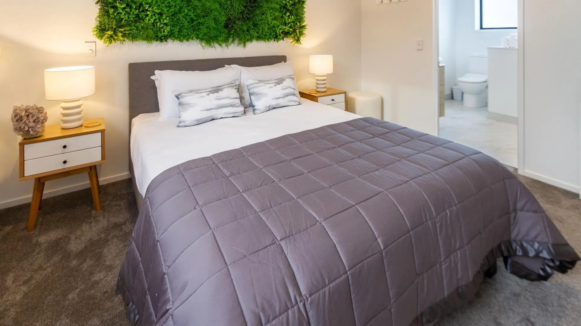 Cashel Street Hideaway 2 Bed 2 Bath Apartment Christchurch