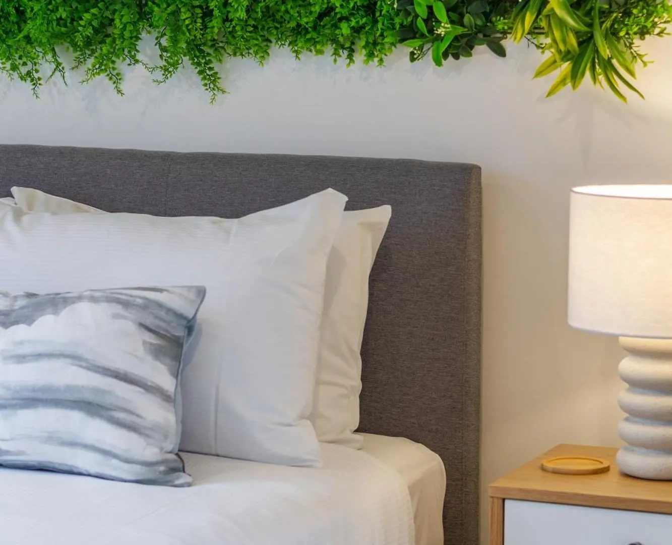 Cashel Street Hideaway 2 Bed 2 Bath Apartment Christchurch
