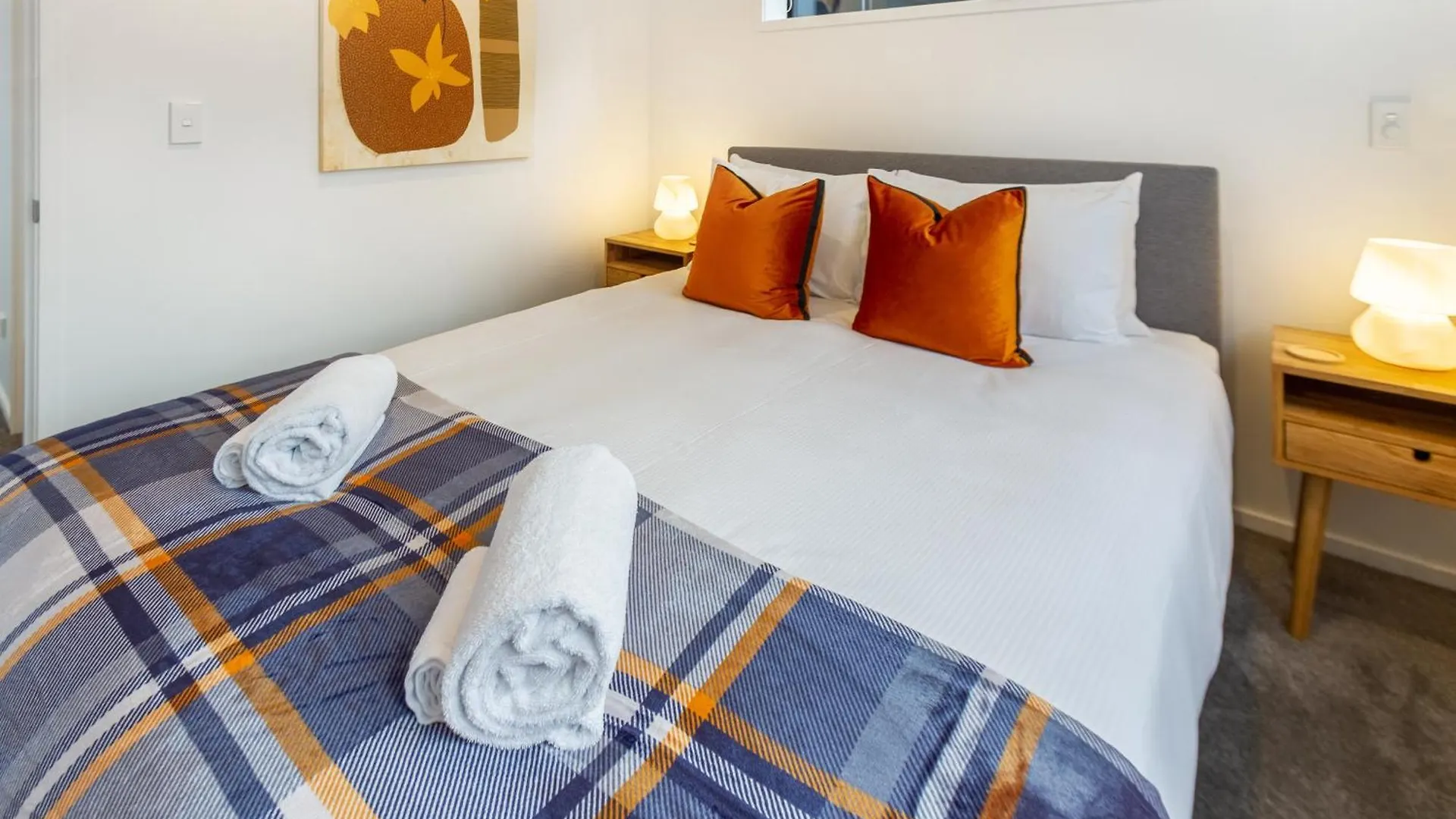 Cashel Street Hideaway 2 Bed 2 Bath Apartment Christchurch