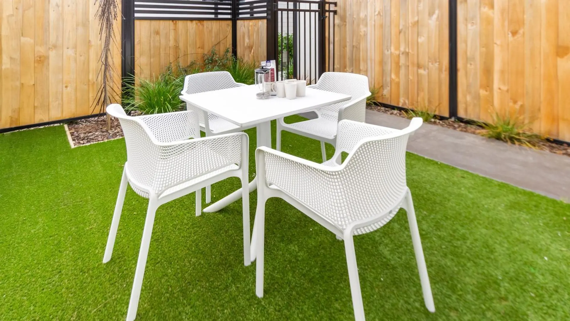 Cashel Street Hideaway 2 Bed 2 Bath Apartment Christchurch New Zealand