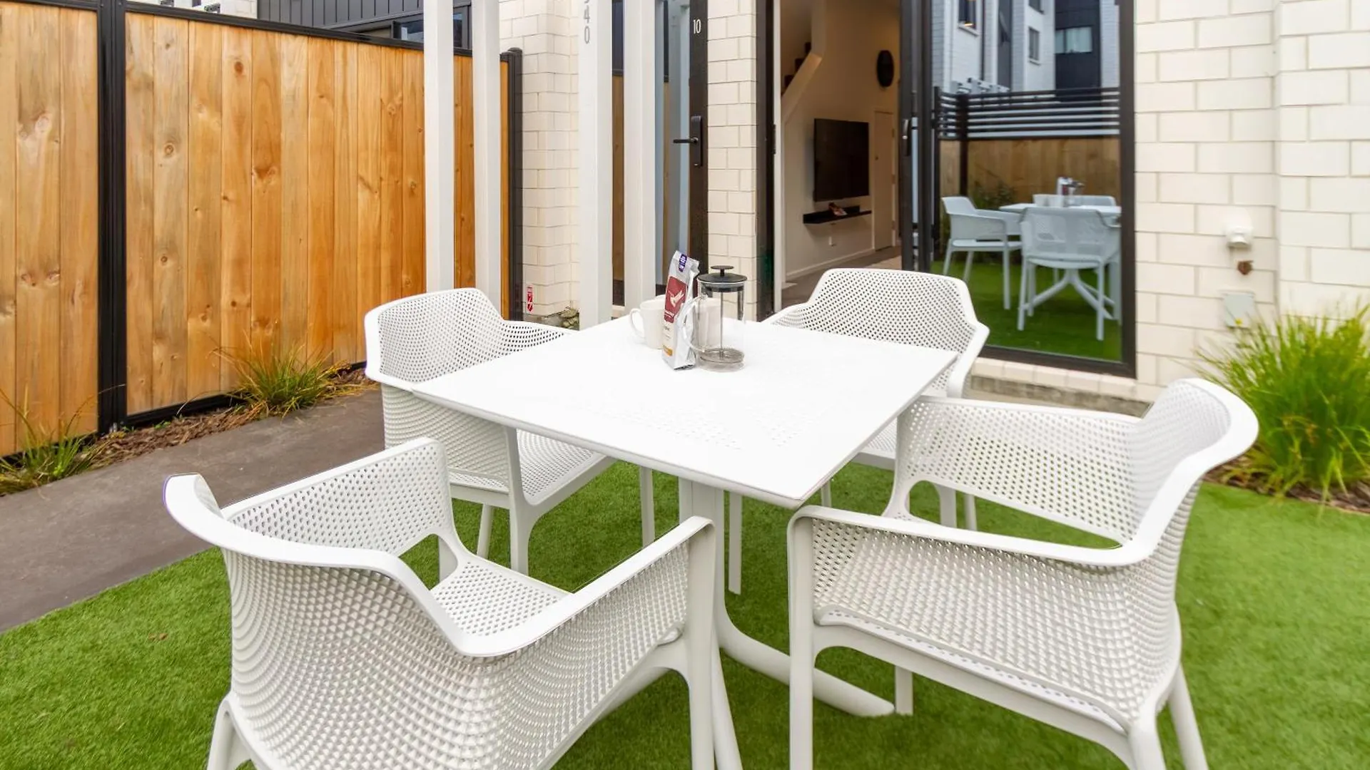 Cashel Street Hideaway 2 Bed 2 Bath Apartment Christchurch